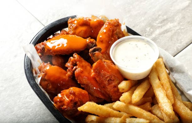 8 Chicken Wings & Fries